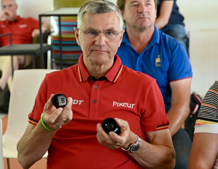 E3903 B56 4 D74 4 D29 8145 91 F493413 C30 1 201 a