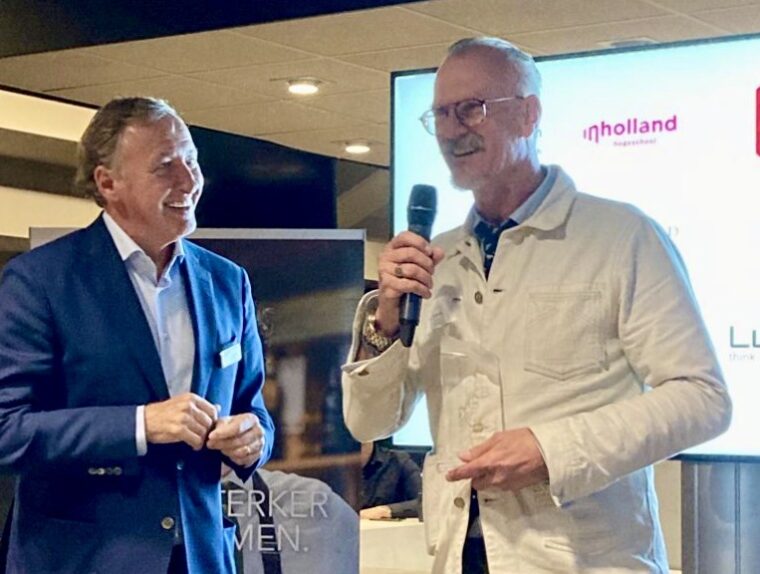 54 A1995 D 8567 4 AE6 B77 C DEAC01 A6 F794 1 201 a