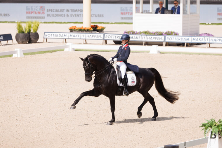 JP CHIO003 Charlotte Fry Glamourdale GBR 317