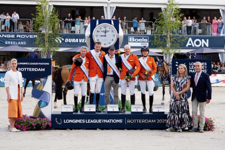 RD Longines uitreiking met bloemen NR 1
