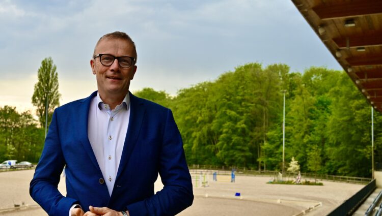 4669284 A C783 442 C A164 967 D95 F25 BBB 1 201 a