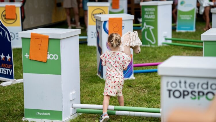 CF kinderochtend hobbyhorse 09011