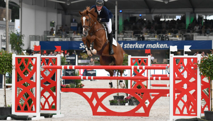 DSC1610 82 Beautiful Red SCHUTTERT Frank