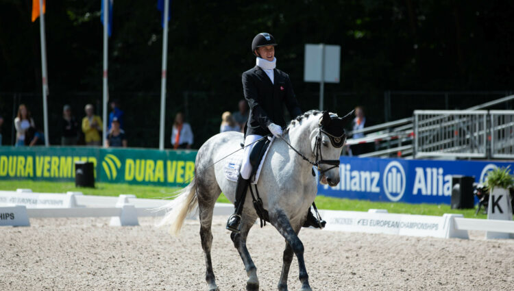 DV Tobias Thorning Joergensen Jolene Hill DEN DV 00654