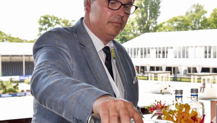 Jan de Mooij1