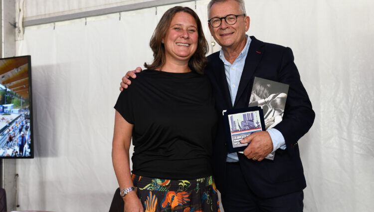 ML ondertekening contract KNHS Afscheid Hans den Oudendammer 08 21 19 3828