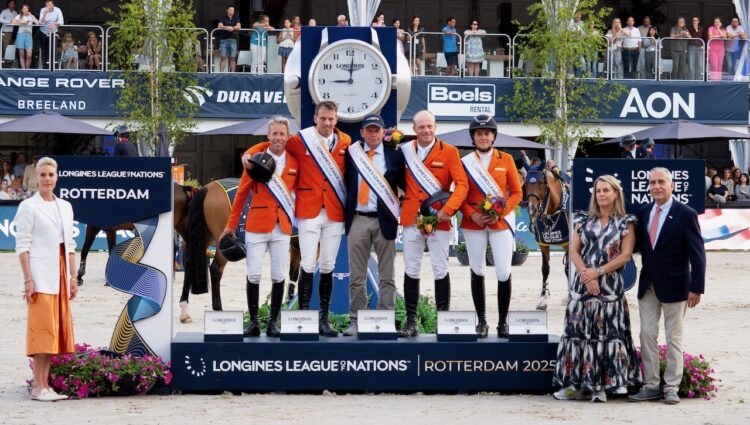 RD Longines uitreiking met bloemen NR 1
