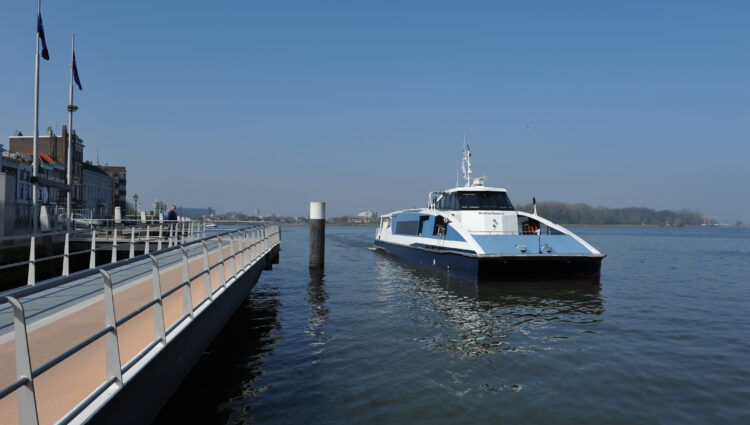Waterbus Dordrecht Merwekade