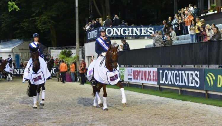 Prijsuitreiking finale grand kur avond