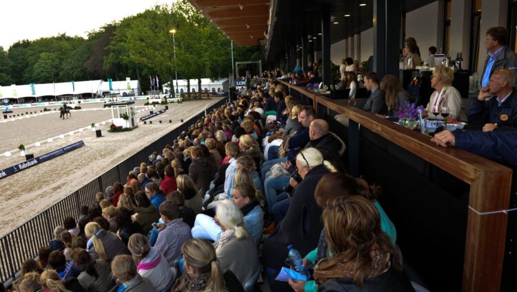 Volle tribunes 10